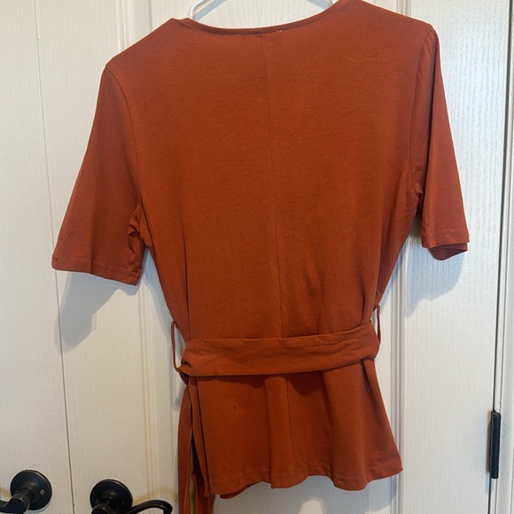 NWT! Listicle size M Copper color Blouse - Picture 3 of 4